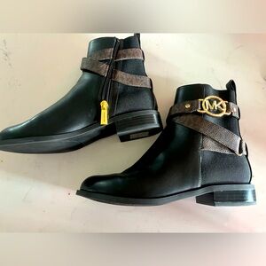 New MK womens Rory short boots. Black and Brown. Size 6